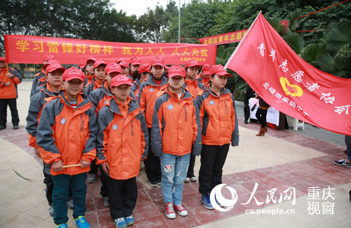 重庆北碚7支志愿服务队进社区开展学雷锋活动