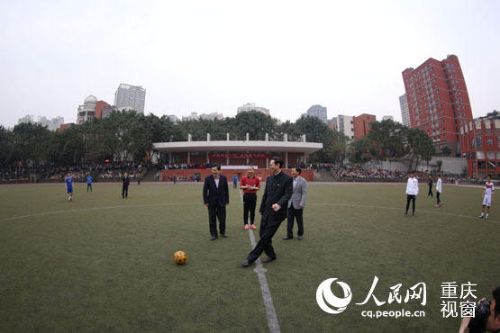 重庆一中牵手力帆足球俱乐部 共建校园足球队
