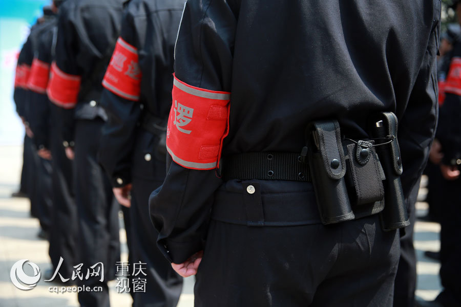 重庆江北协勤全面换装 藏青色设计与警服很像