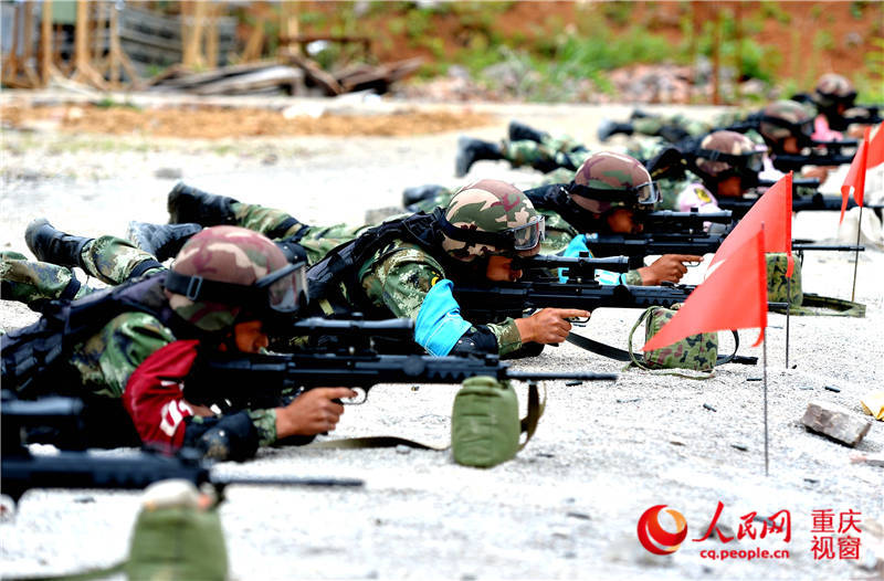 高清组图:重庆200特战队员角逐神枪手对抗竞