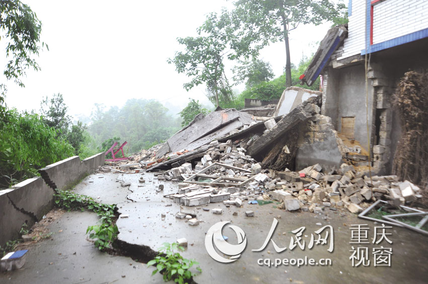 重庆15个区县遭遇暴雨袭击 最大雨量达103.9毫
