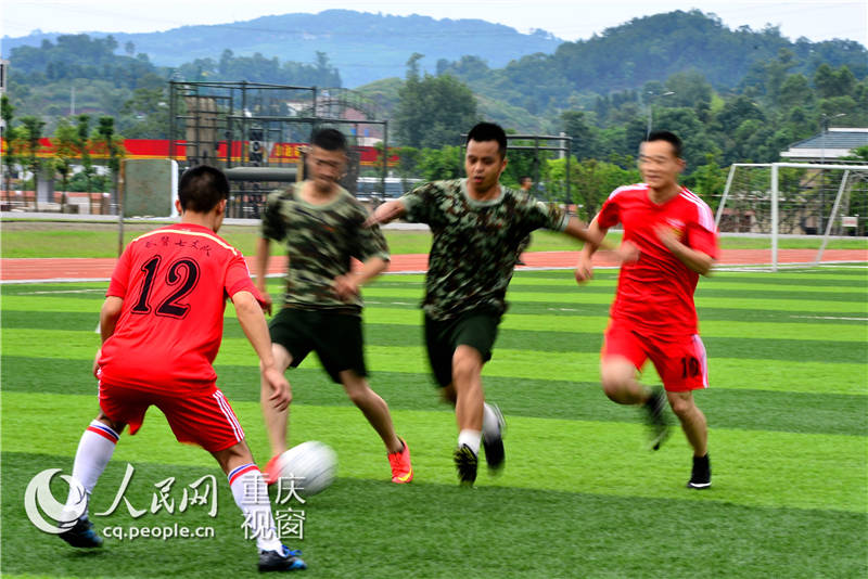 重庆:橄榄绿的足球梦