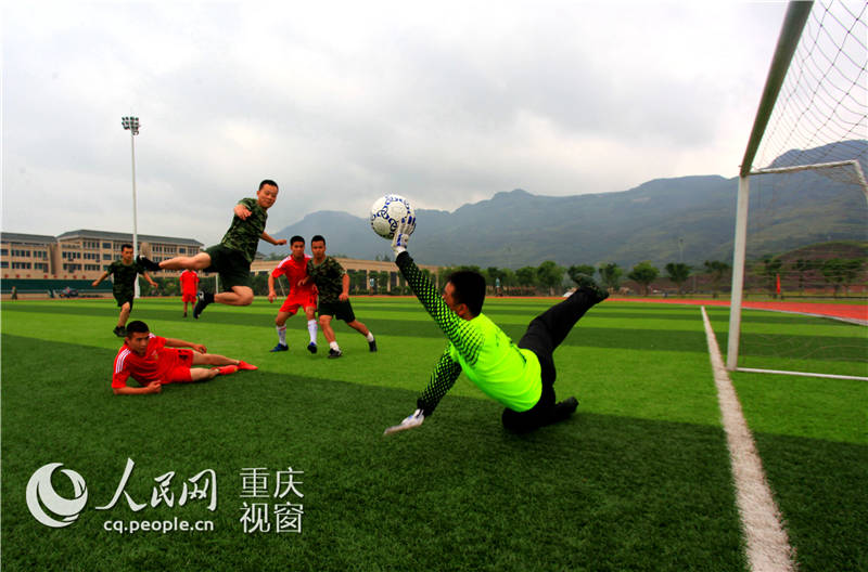 重庆:橄榄绿的足球梦