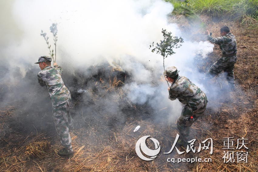 无人机直升机齐出动 重庆举办森林火灾应急演