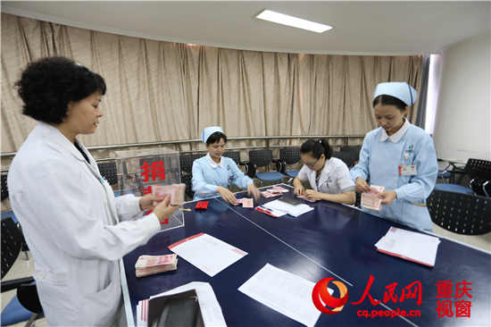 迪拜人均月收入_医院护士月收入(3)