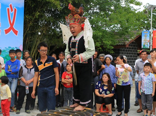 重庆作家大沙河采风系列作品(十一):傩面无声胜