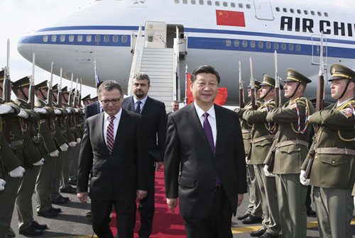 3月28日,国家主席习近平乘专机抵达布拉格,开始对捷克共和国进行