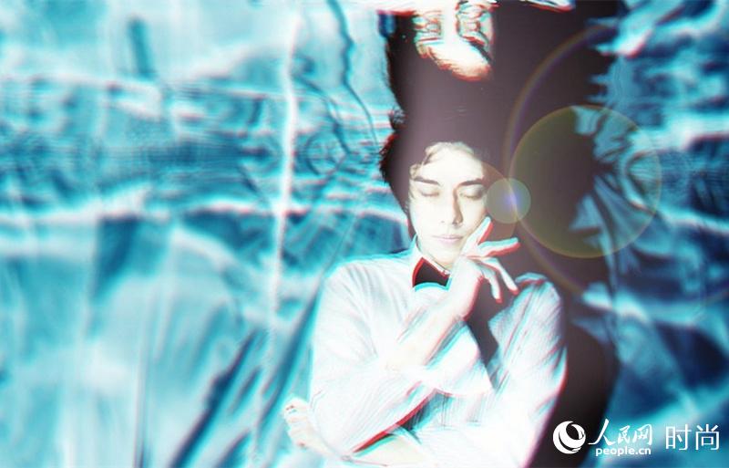 陈楚河四次元水下写真曝光 犹如漫画走出来的