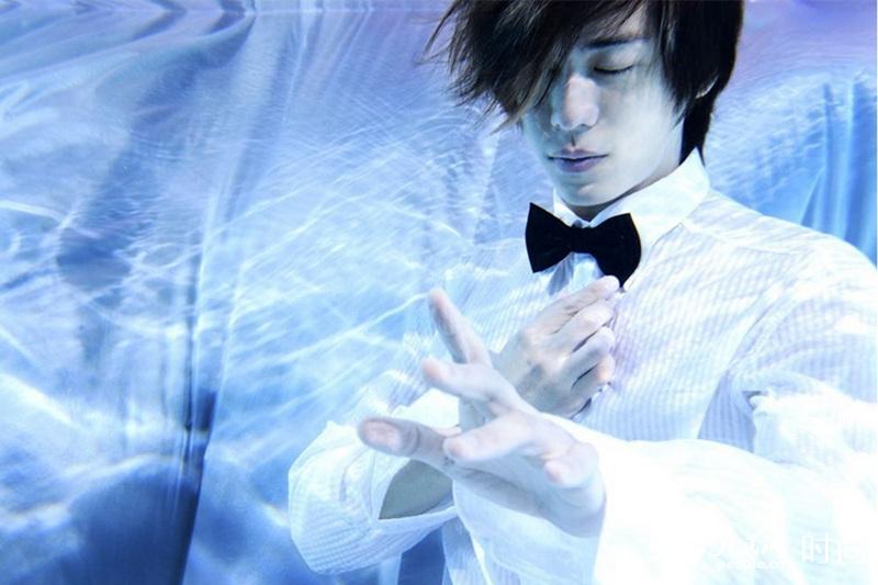 陈楚河四次元水下写真曝光 犹如漫画走出来的