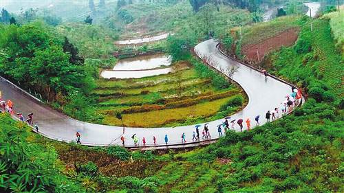 51名忠县小学生徒步200多公里游学邓小平故里