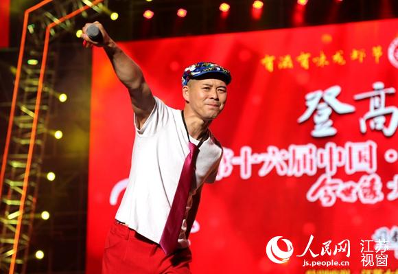 二人转脱口秀逗乐全场 盱眙人民热情互动--人民