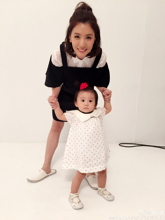10月7日贾静雯过生日,10月8日贾静雯晒出庆生照,即使有孕在身,也美如