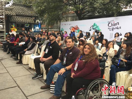 25名全球熊猫粉丝在成都开启四川之旅