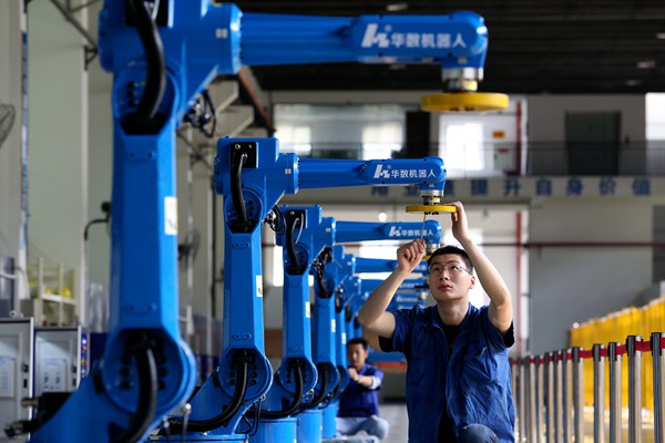 重庆华数机器人有限公司工程师童果在两江新区