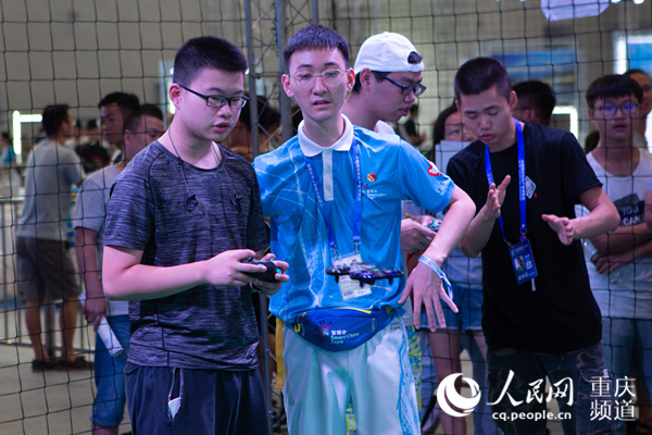 国际无人机竞速大奖赛开幕 6国40余名高手对决