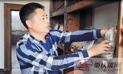 这个书屋不一般 村里人不打麻将改看书