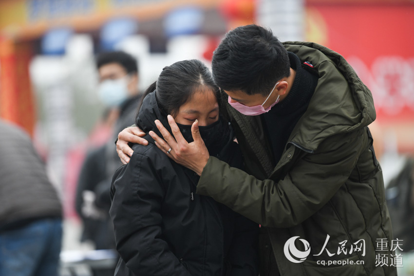 2��23�����磬���챱վ���㳡�����԰��ϵ�10��С���������ͱ��׽�վ�����ᣬ�����æ��ǰ��ο������ ��