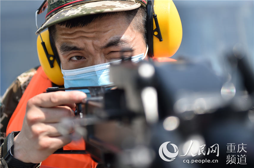 3��19�գ��侯�����ܶӴ�֧ͧ�ӽ��ػ�ǹ������רע��׼Ŀ�ꡣ��־�� ��