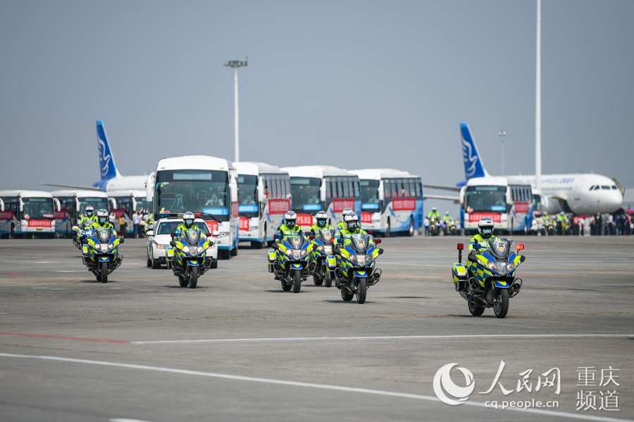 3��25�����磬������֧Ԯ����ҽ�ƶ�359����Ա�������ܰ�������˳���ִ����졣���� ��