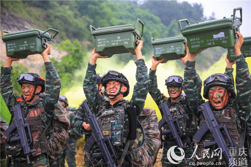 重慶：武警特戰隊員挑戰極限礪精兵