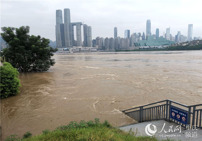 长江第5号洪水正在过境重庆主城中心城区