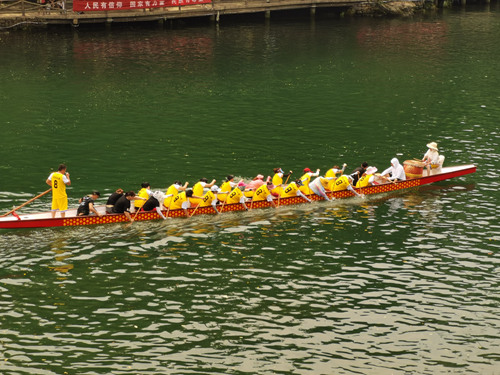 端午节假期到秀山边城观龙舟竞速赛