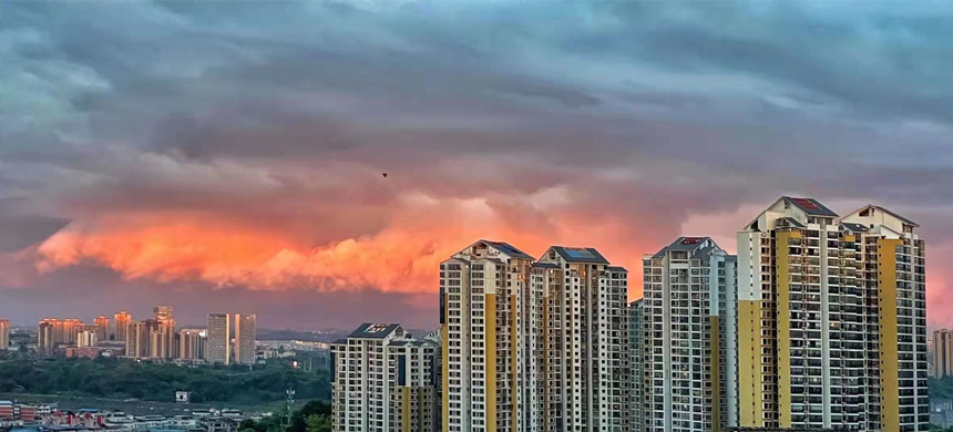 霞光染红云彩。广安市委外宣报道组供图