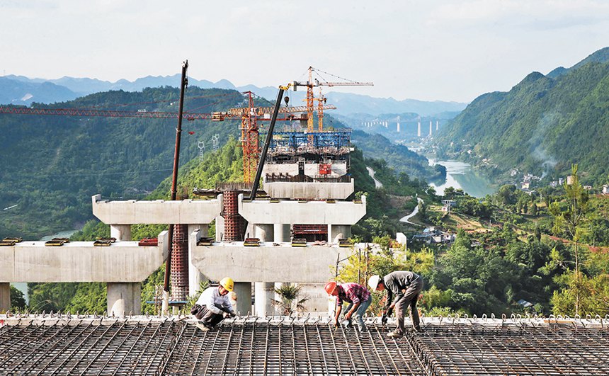 黔江过境高速公路加紧施工