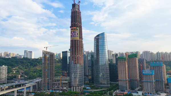 建设中的重庆陆海国际中心。万物云供图