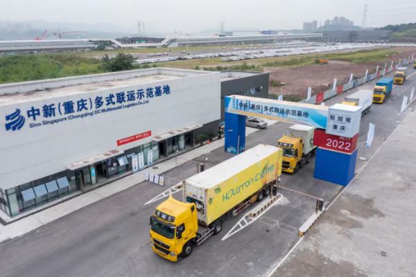 重慶工農業產品發往東南亞。陳林攝
