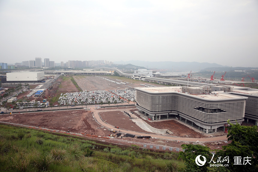 建设中的中新（重庆）多式联运示范基地。人民网 刘政宁摄