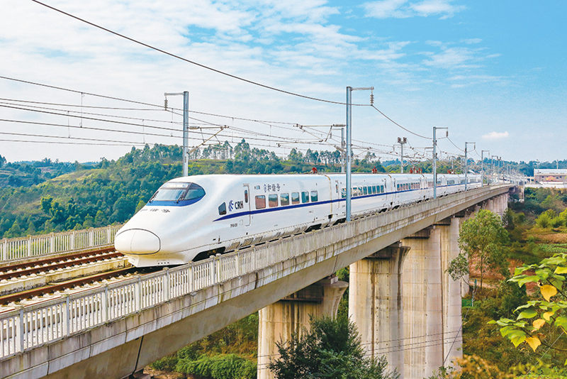成渝高铁综合检测列车经过大足。(摄于2015年11月25日)通讯员 张显颖 摄/视觉重庆