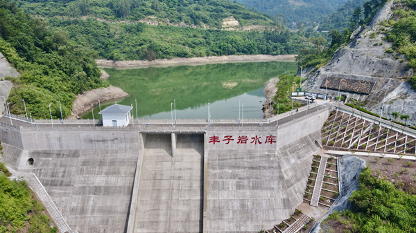 丰子岩水库顺利通过完工验收。向金城摄