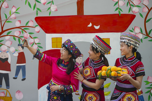 直播带货,助农产品远销。冉孟军摄