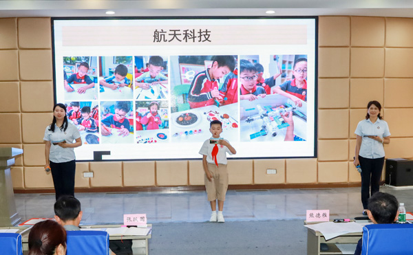 成果展示评比现场。江津区教委供图