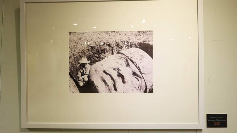 墨西哥国家人类学和历史研究所（INAH）提供的主题为“墨西哥湾的巨石头像”摄影作品。