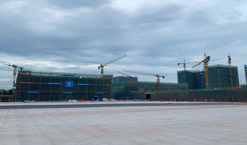 陆海新通道重庆无水港主体建筑正在修建中。许琳珮摄