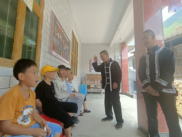 教學南溪號子。黔江區委宣傳部供圖