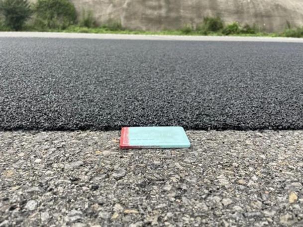 路面“精表处”施工完成后厚度仅5mm。重庆市科技局供图