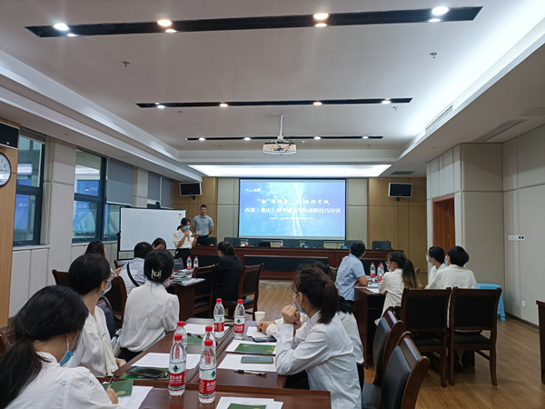 求职技巧培训现场。重庆高新区政务服务和社会事务中心供图