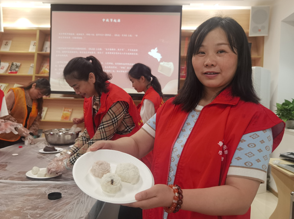 月餅制作現場。李維維攝