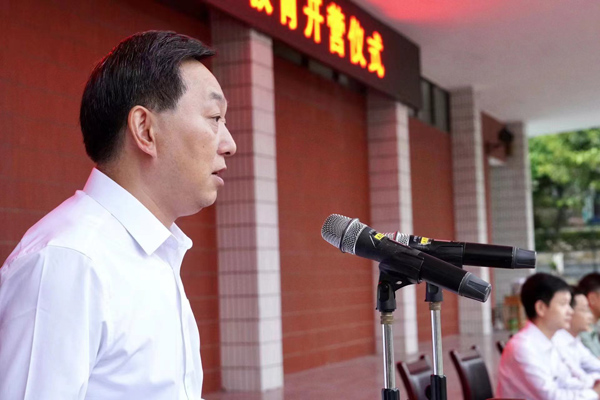 重庆一中党委书记、校长唐宏宇致辞。重庆一中供图