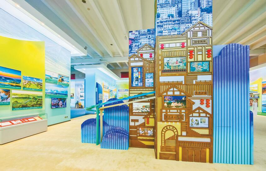北京展覽館，“奮進新時代”主題成就展現場的重慶單元。（市展覽辦供圖）