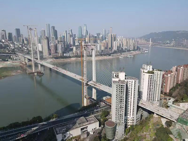 轨道交通10号线二期工程南纪门长江大桥建设场景。肖红兵摄
