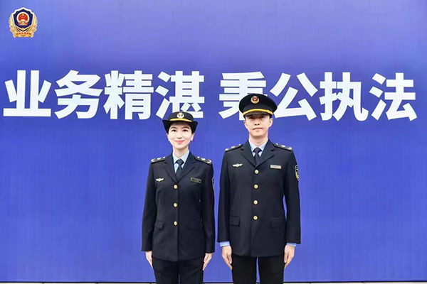 重庆市市场监督管理局举行制式服双赢彩票装着装仪式(图1)