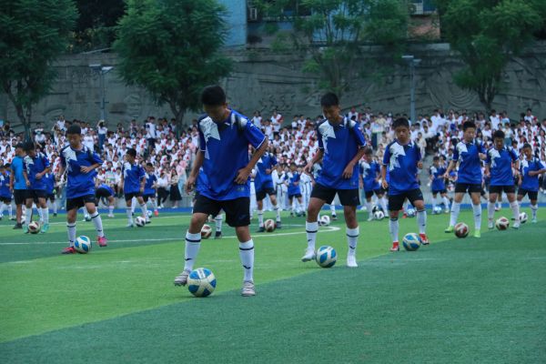 校园足球。重庆市第七中学校供图
