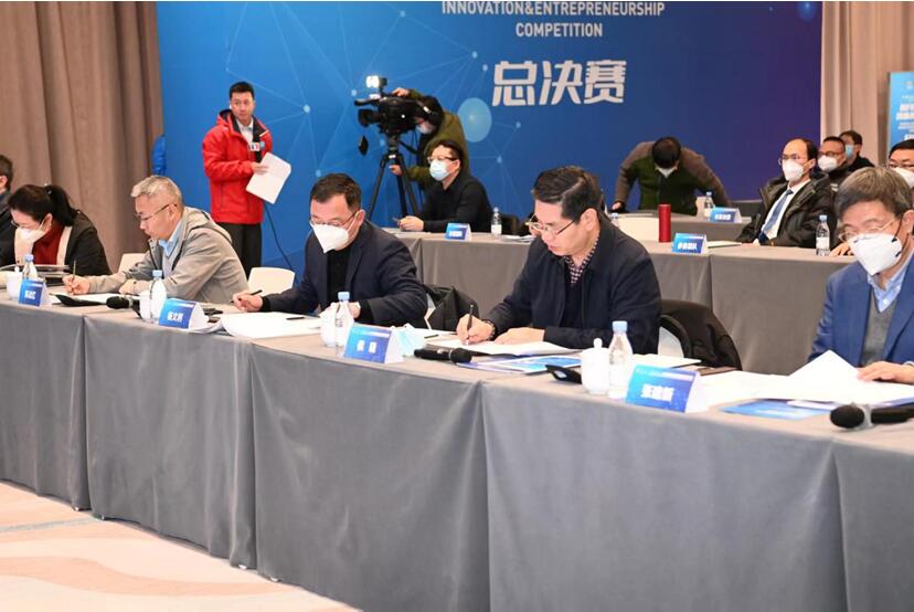 評委正在對項目進行打分。明月湖創賽組委會供圖