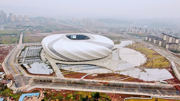 重庆龙兴足球场正式竣工。