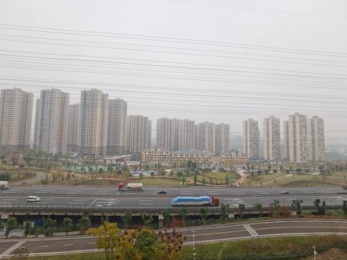 位于环湖雅居A区域B区之间的环雅公园。 记者 彭瑜 摄