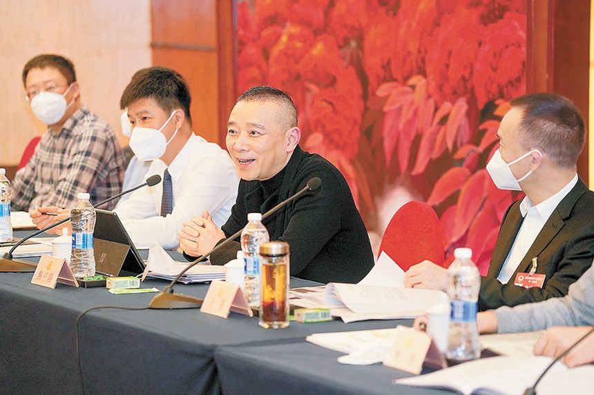 1月12日,市政协委员在审议市政协常委会工作报告和提案工作情况报告时积极发言。记者 谢智强 摄/视觉重庆